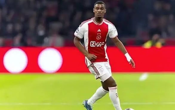 阿贾克斯在欧洲联赛中抢得先机