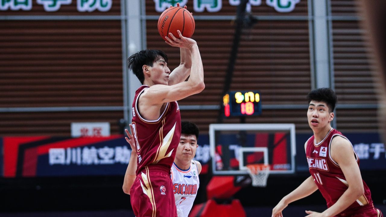 吴前成为本赛季得分王，个人表现稳定出色