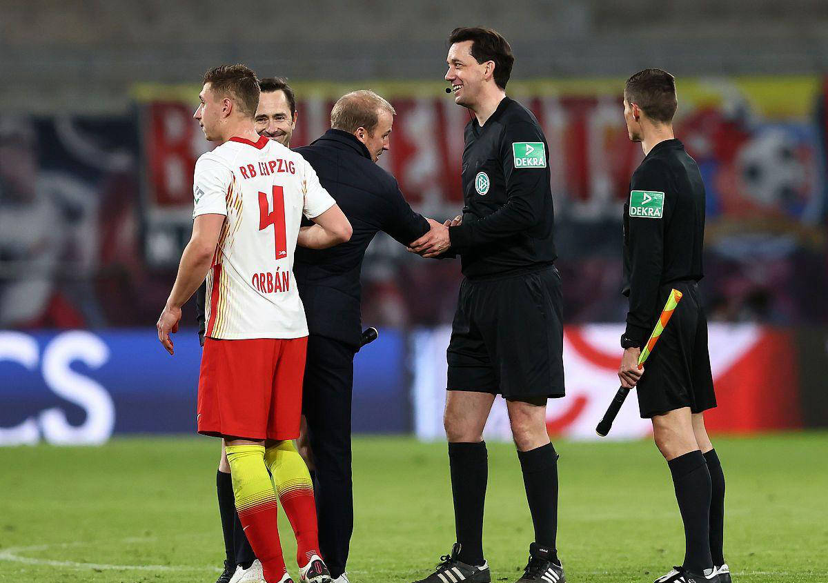 勒沃库森向决赛迈进，全队士气高涨的简单介绍