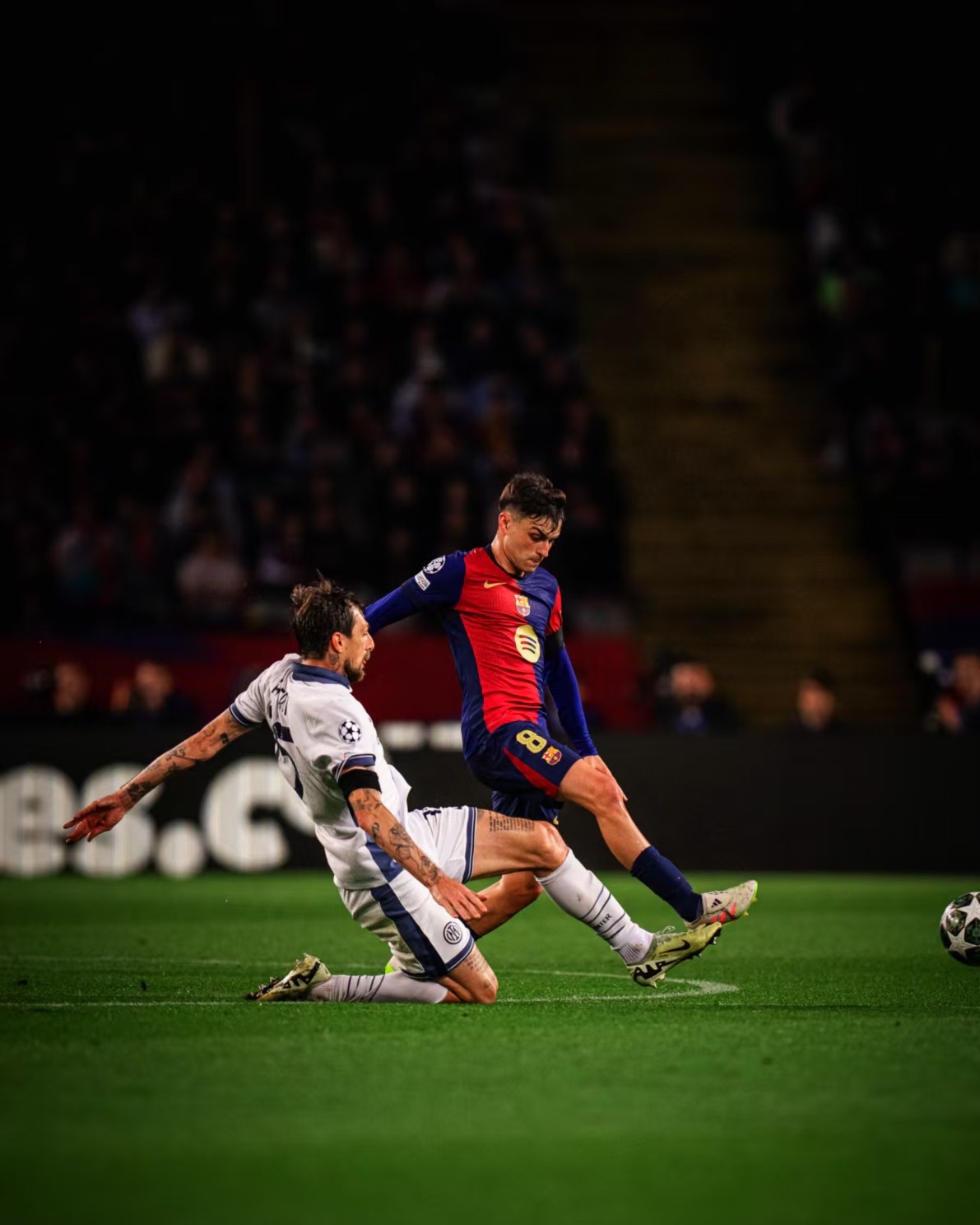 关于场外风波不断，足球明星陷入传闻漩涡的信息