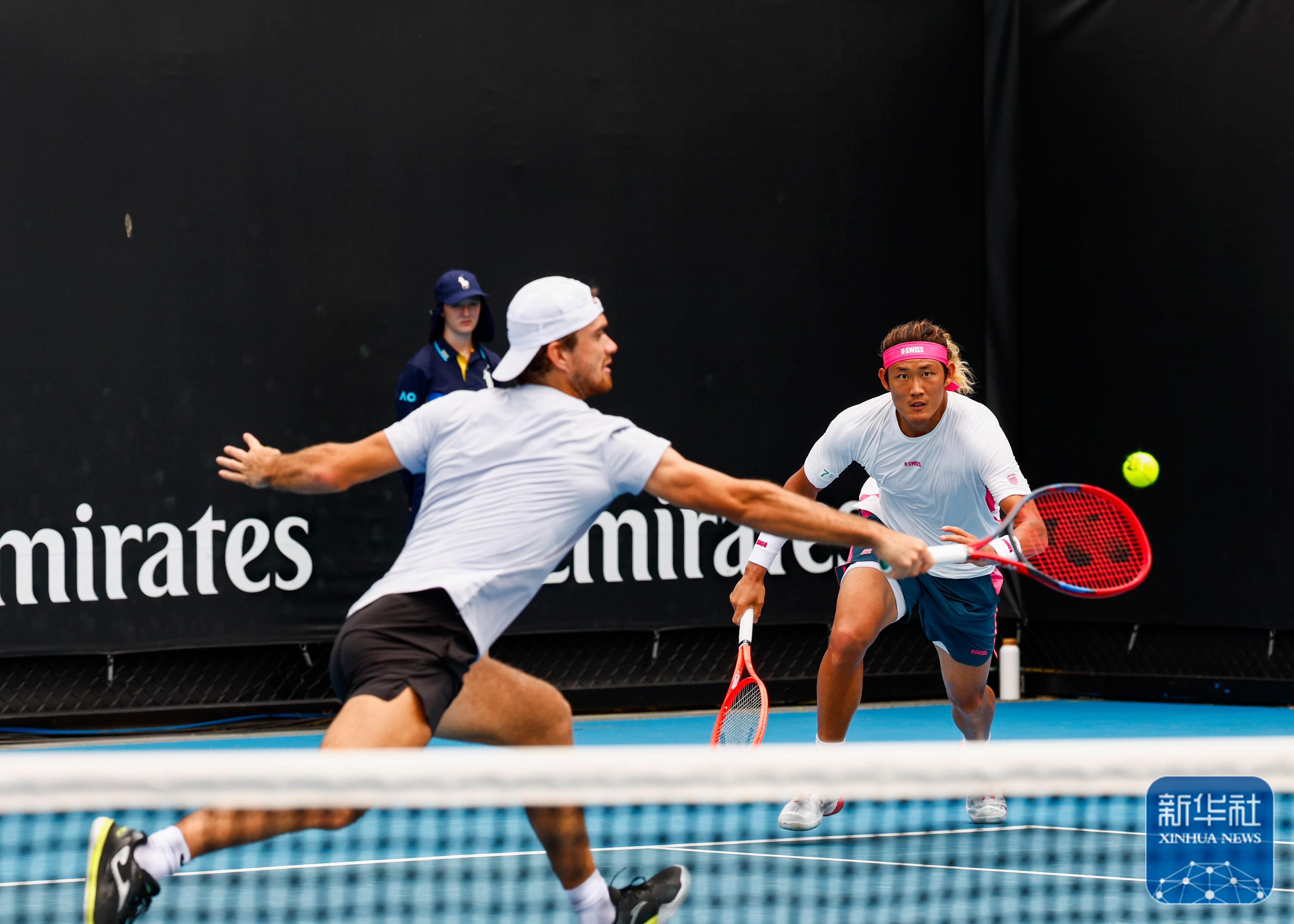 澳大利亚后卫打进全场最佳球，捷克队险胜,精彩瞬间赢得掌声的简单介绍