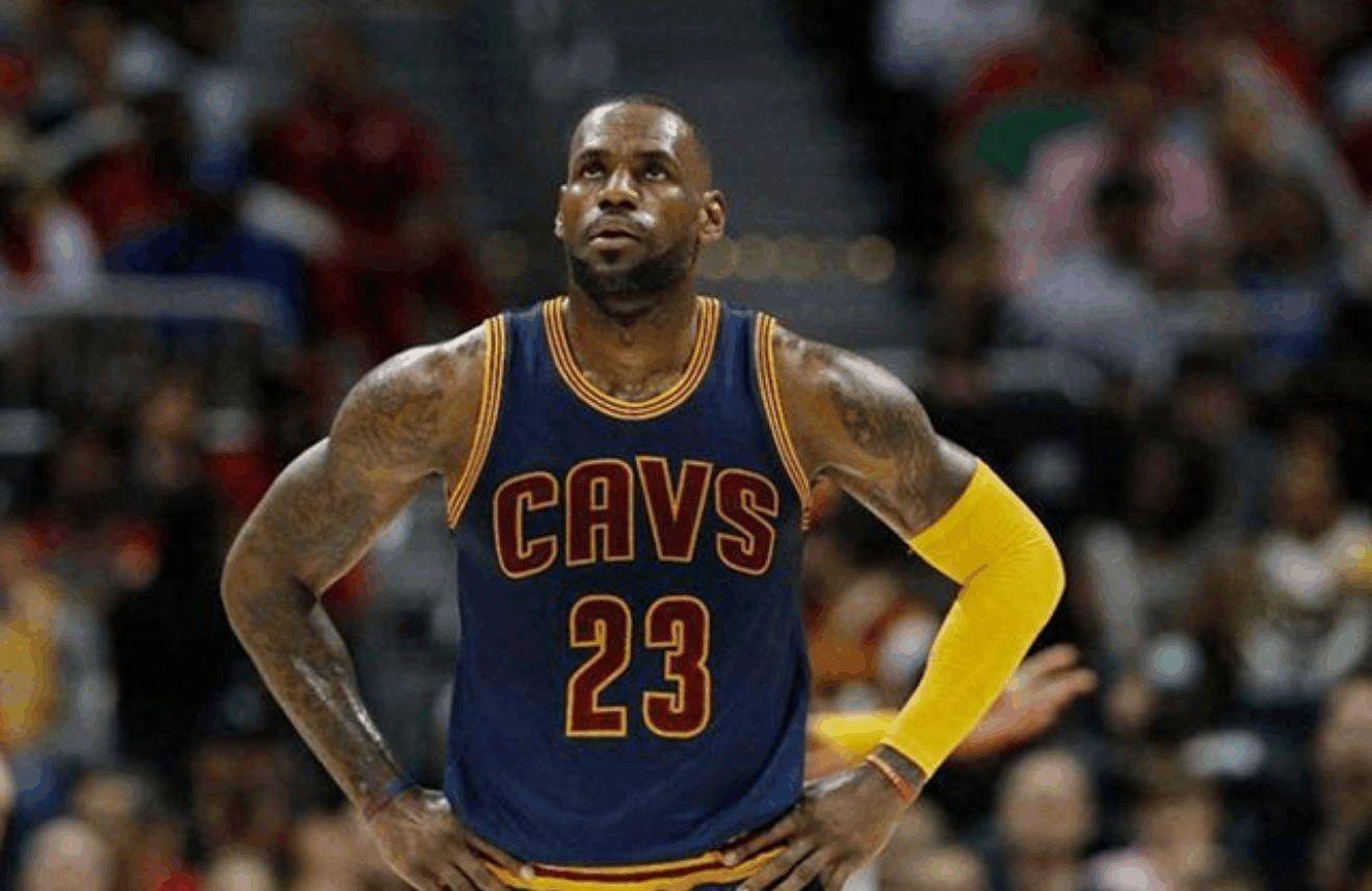 印度篮球比赛迎来高潮，交锋依旧激烈