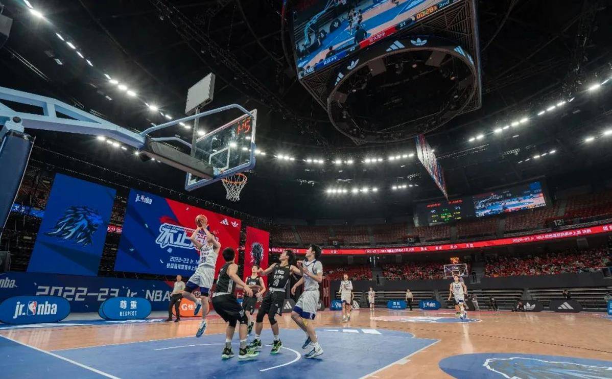 包含世界级篮球赛事再添新亮点，球迷狂欢不已的词条