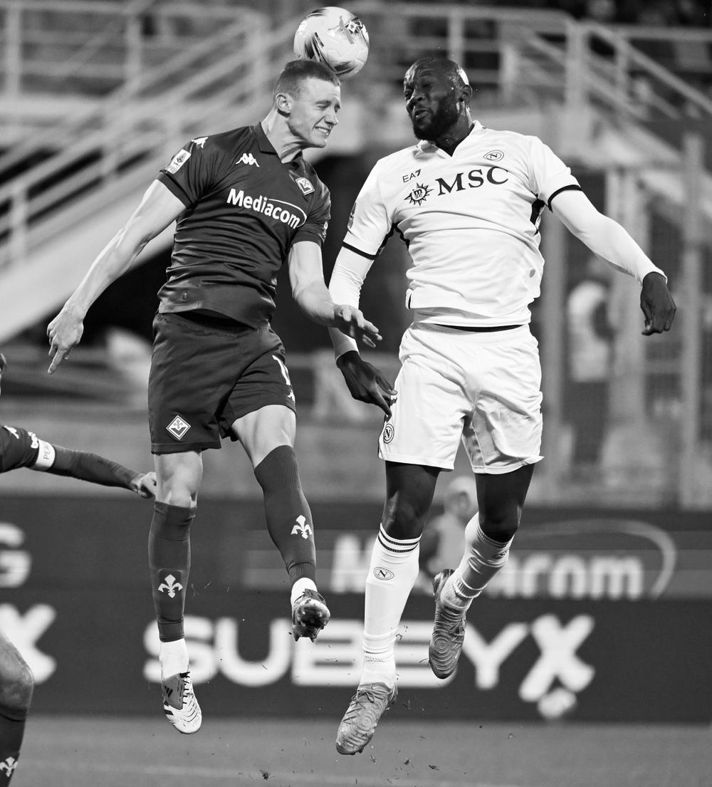 佛罗伦萨主场大胜那不勒斯取得背靠背胜利