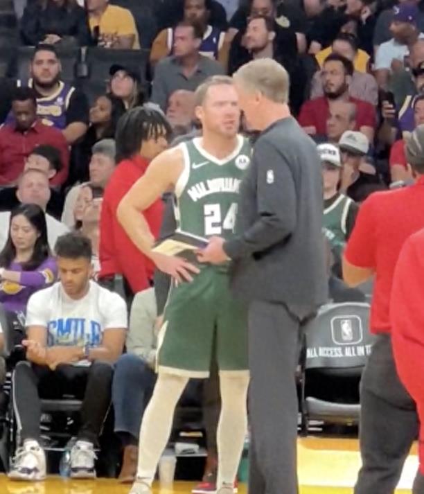 雄鹿内讧争吵事件引起队内冲突