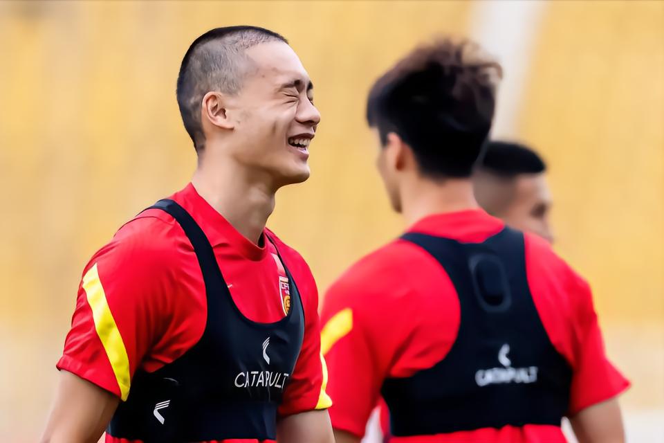 抢眼大胜，球员风采不减，球迷尖叫掌声不断的简单介绍