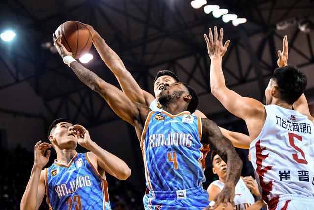 火狐队艰难取胜，季后赛席位仍有压力的简单介绍