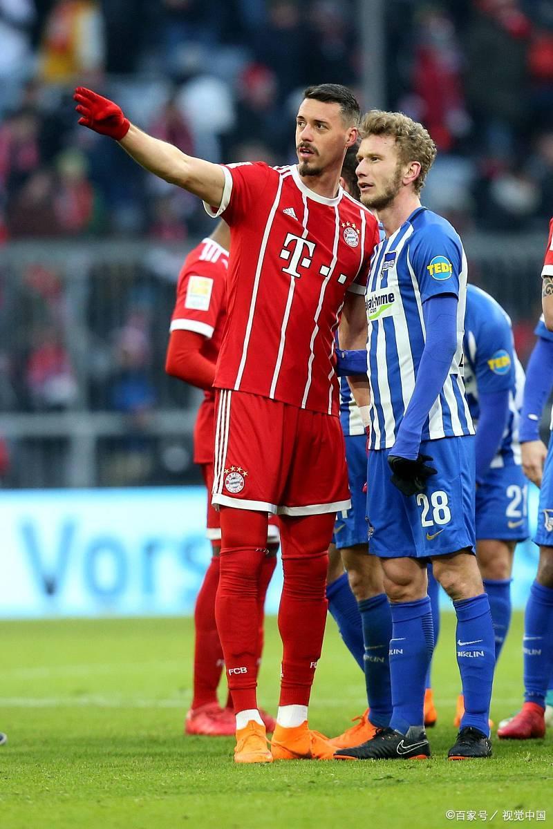 柏林赫塔主场取胜，球迷欢呼胜利