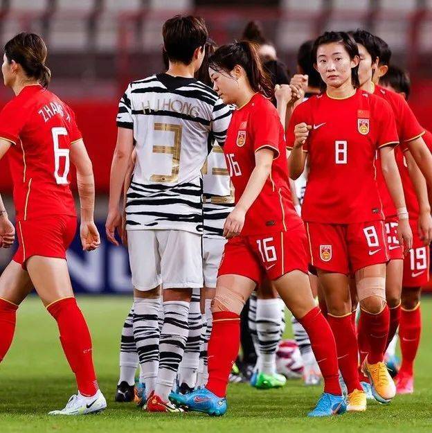 同乐城在线-韩国女足比赛凭借团队合作力赢得胜出，场面壮观