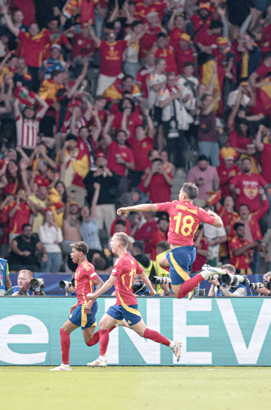 西班牙队在与克罗地亚队的比赛中表现抢眼，取得胜利的简单介绍