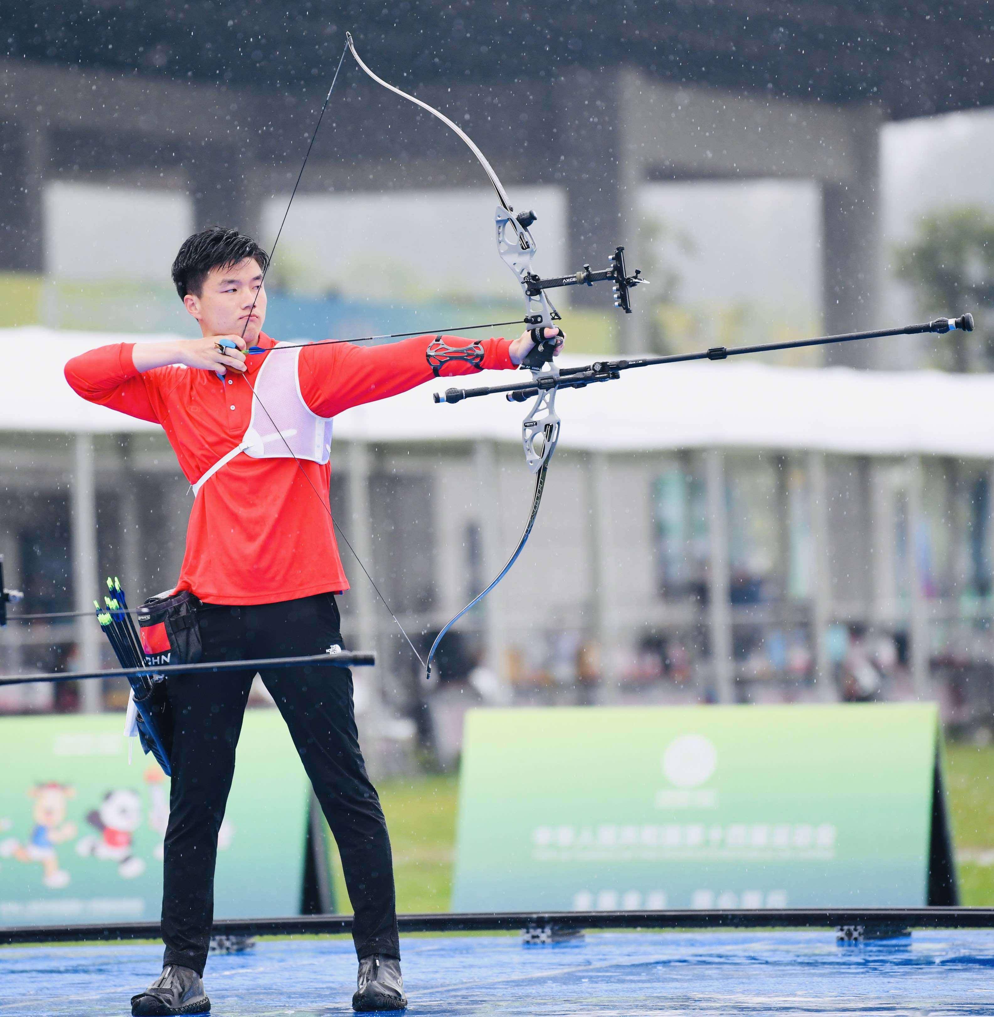 中国选手在射箭比赛中勇夺冠军