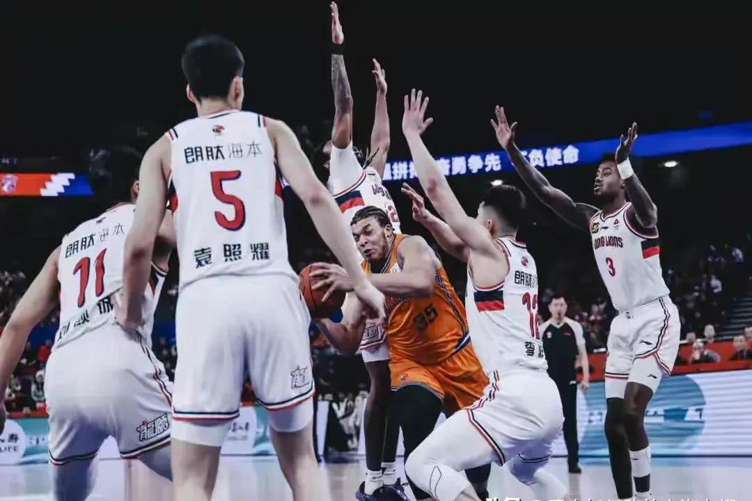 上海男篮主场告捷取得两连胜