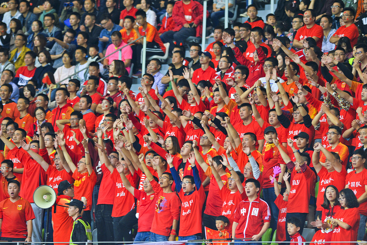 关于国家队在赛场上取得可喜胜利，成功晋级的信息