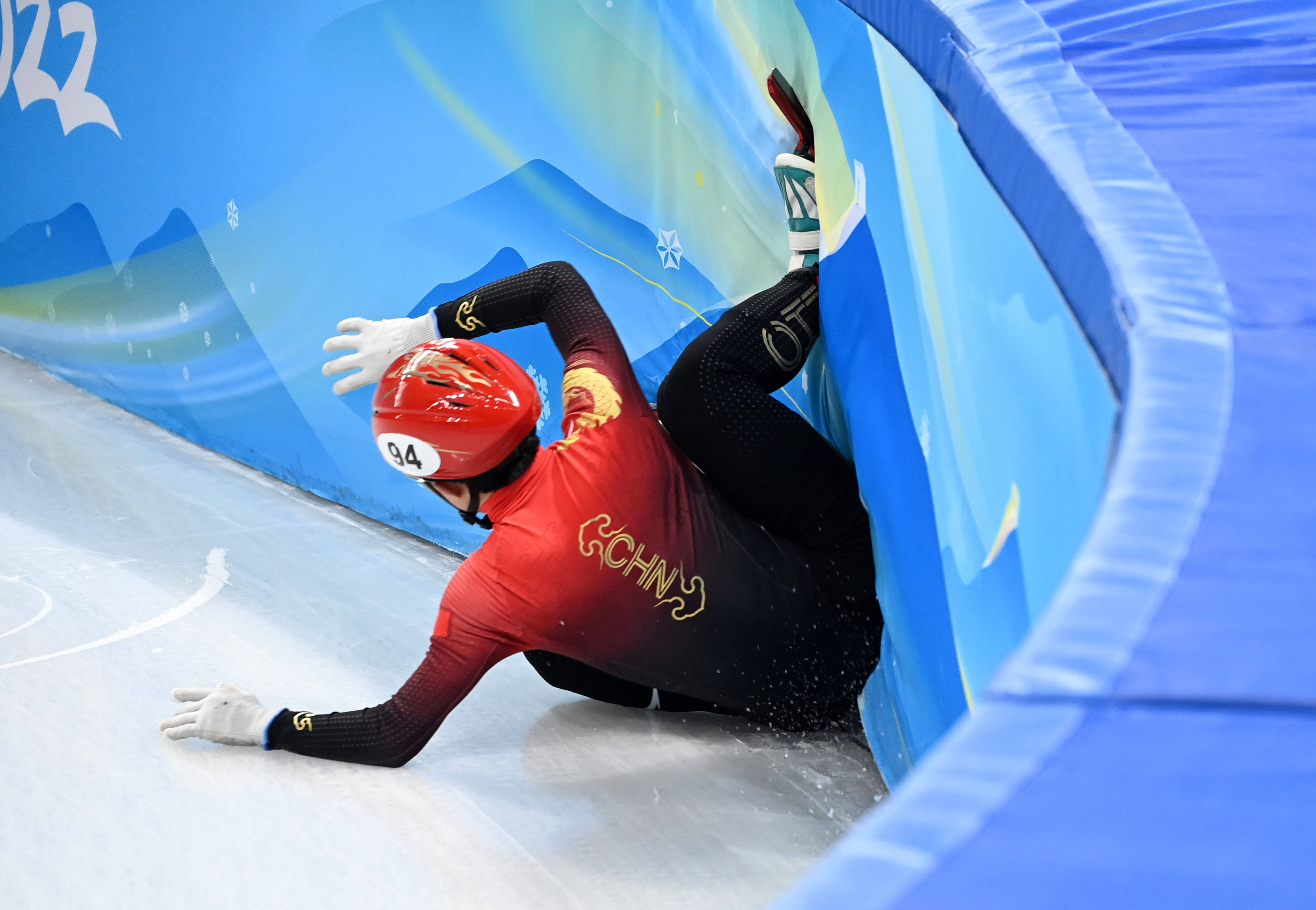 同乐城在线-短道速滑选手在比赛中实现逆袭