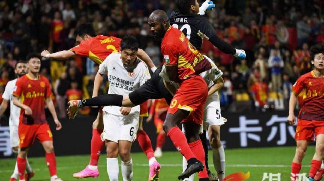 同乐城视频-中甲联赛争夺激烈局势白热化