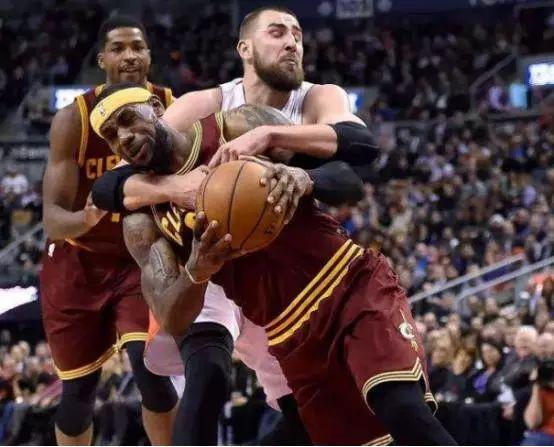 凯文詹姆斯被陕球助教莫里斯调侃垃圾短消的简单介绍