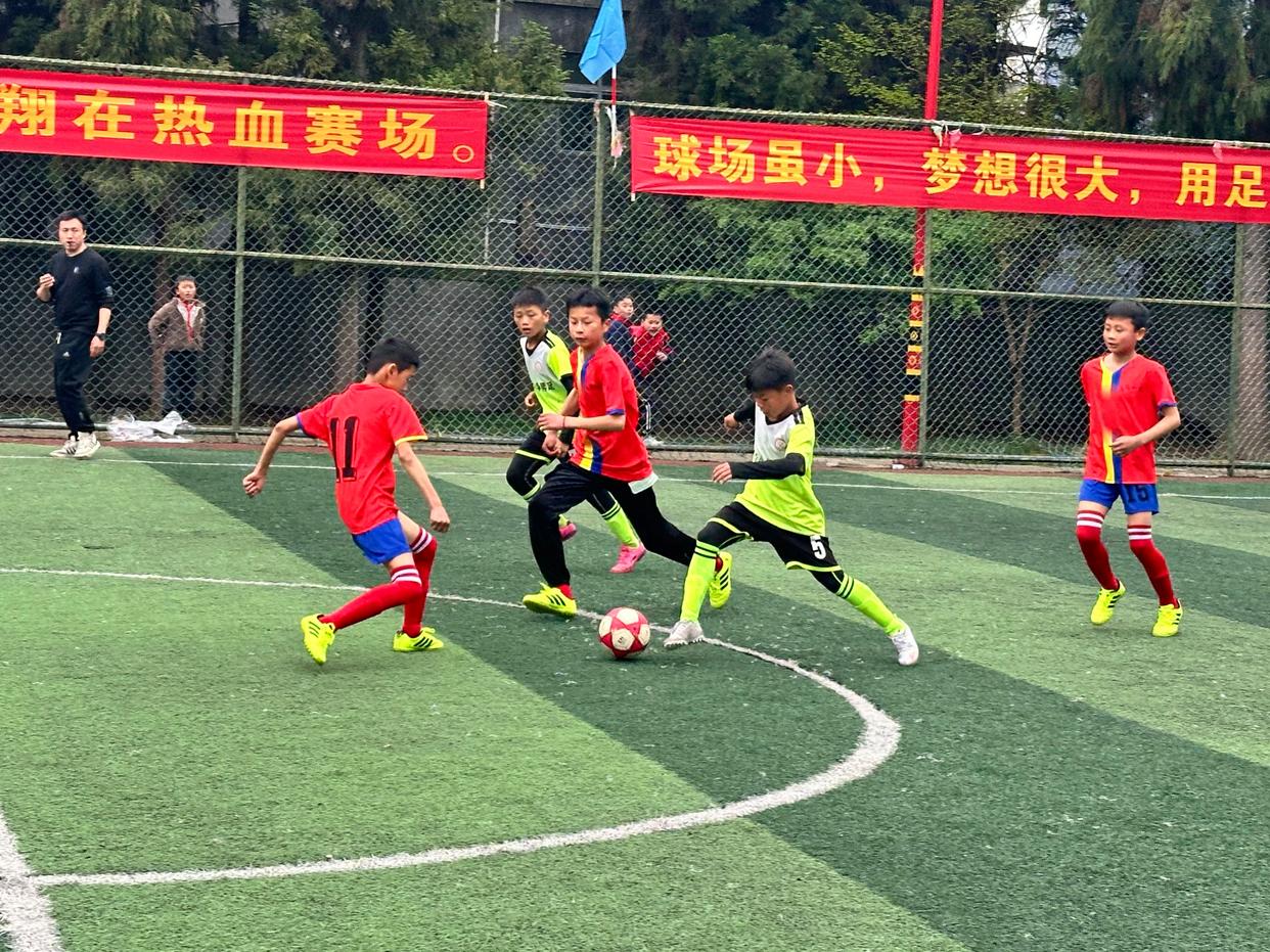 同乐城馆-精妙传球现身，足球联赛壮观开幕的简单介绍