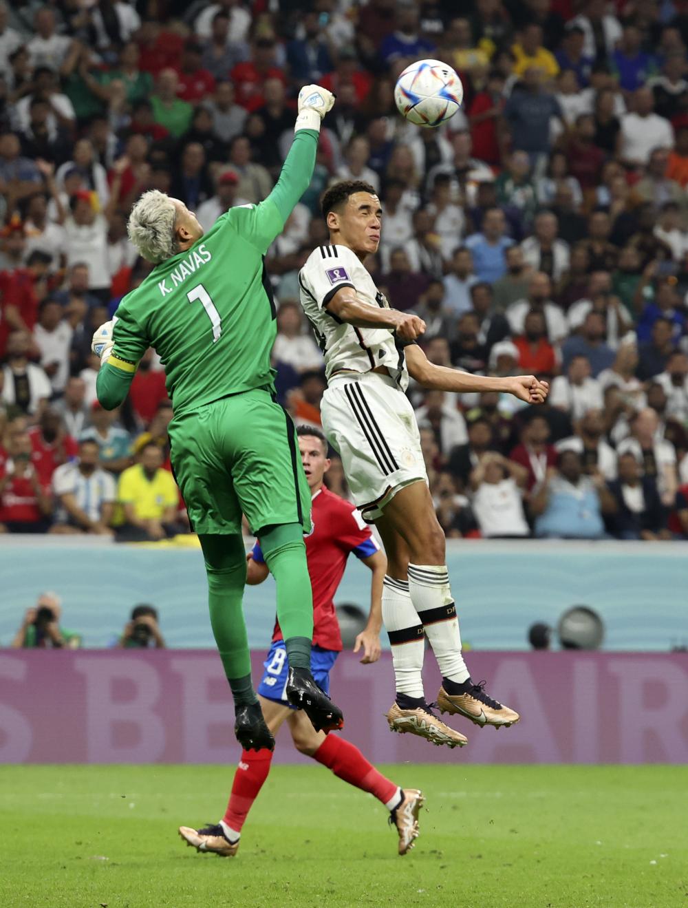 同乐城网页版-瓦朗谢纳球队备战接下来的欧联杯比赛