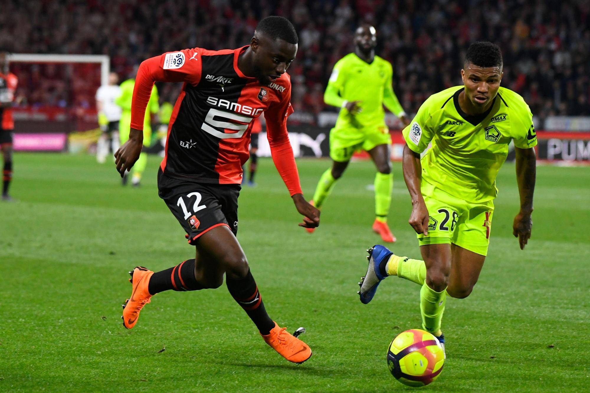 瓦朗谢纳球队备战接下来的欧联杯比赛