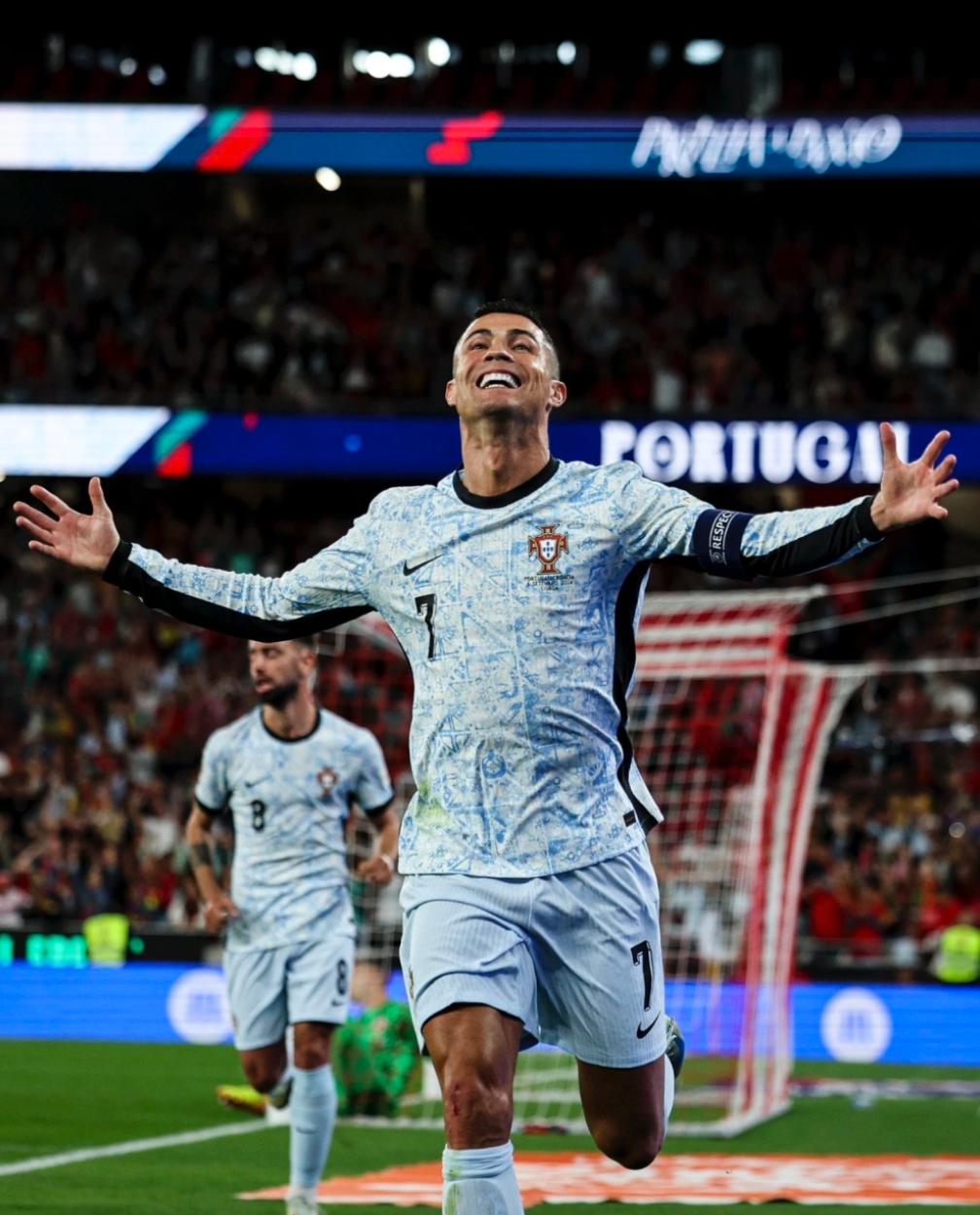 同乐城下载-足球联赛的惊险比拼，胜负尽在一瞬间的简单介绍